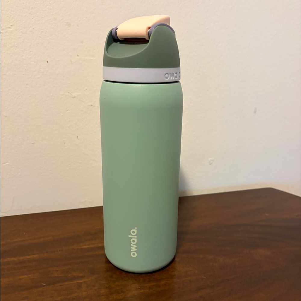 Owala 32 oz. FreeSip Misty Meadow